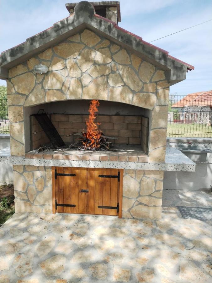 Holiday Home Nena Drnis Exterior photo